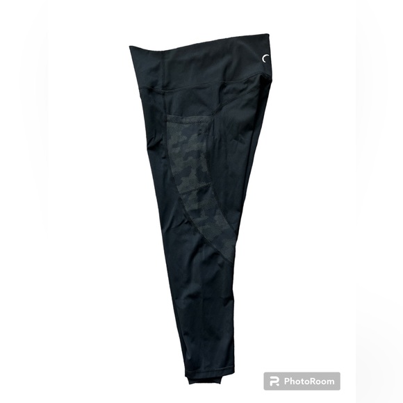 Zyia Reflective Capri - Picture 7 of 9